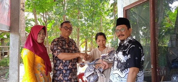 Penyerahan Bantuan dari Bapak Asuh Stunting