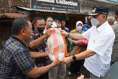 13__Distribusi_bantuan_Krandegan.jpg