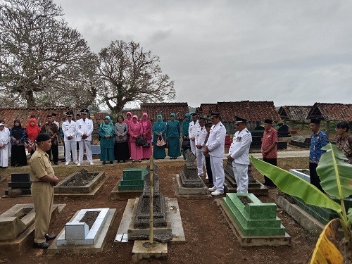 Ziarah Makam Pejuang di Wilayah Kecamatan Bayan 