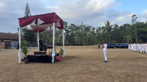 Upacara Penurunan Bendera HUT ke-78 Kemerdekaan Republik Indonesia tingkat Kecamatan Bayan Tahun 2023