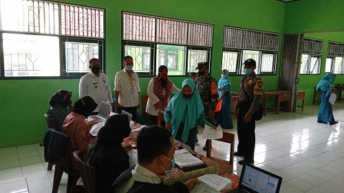 3__MOnitoring_vaksin_di_SMP_N_35_Purworejo.jpg