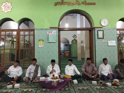 Bupati Purworejo Sholat Tarawih Bersama Warga Desa Grantung