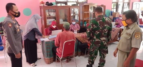 Monitoring pelaksanaan vaksinasi Covid-19 di Desa Krandegan