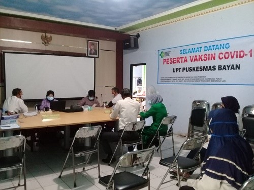 KARYAWAN KARYAWATI KANTOR KECAMATAN BAYAN MENDAPATKAN VAKSIN KEDUA