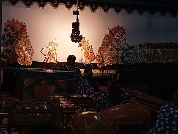 Pagelaran Wayang Kulit  dalam rangka Merti Desa Bayan 