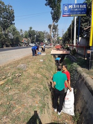 Kecamatan Bayan memperingati World Cleanup Day dengan Pungut Sampah Bersama