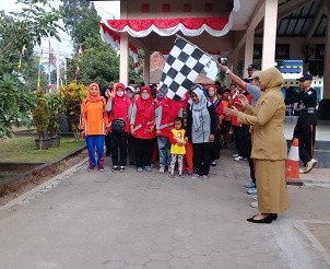 JALAN SEHAT RAMAIKAN HUT KE-74 KEMERDEKAAN RI