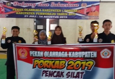 Bayan Juara 3 cabor pencak silat di Porkab Purworejo 