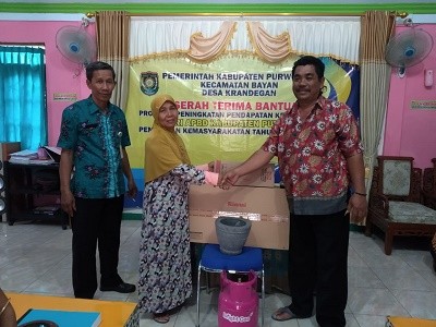 PENYERAHAN BANTUAN PROPENDAKIN DESA KRANDEGAN