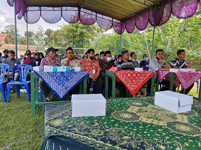 Penyerahan Bantuan Perlengkapan Olahraga di Desa Pucangagung