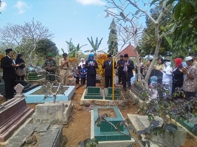 ZIARAH KE MAKAM PEJUANG